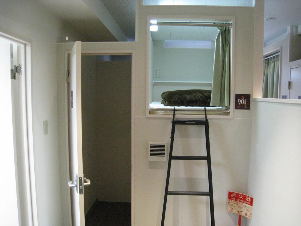 1 Night 1980 Asakusa Simple Capsulehotel