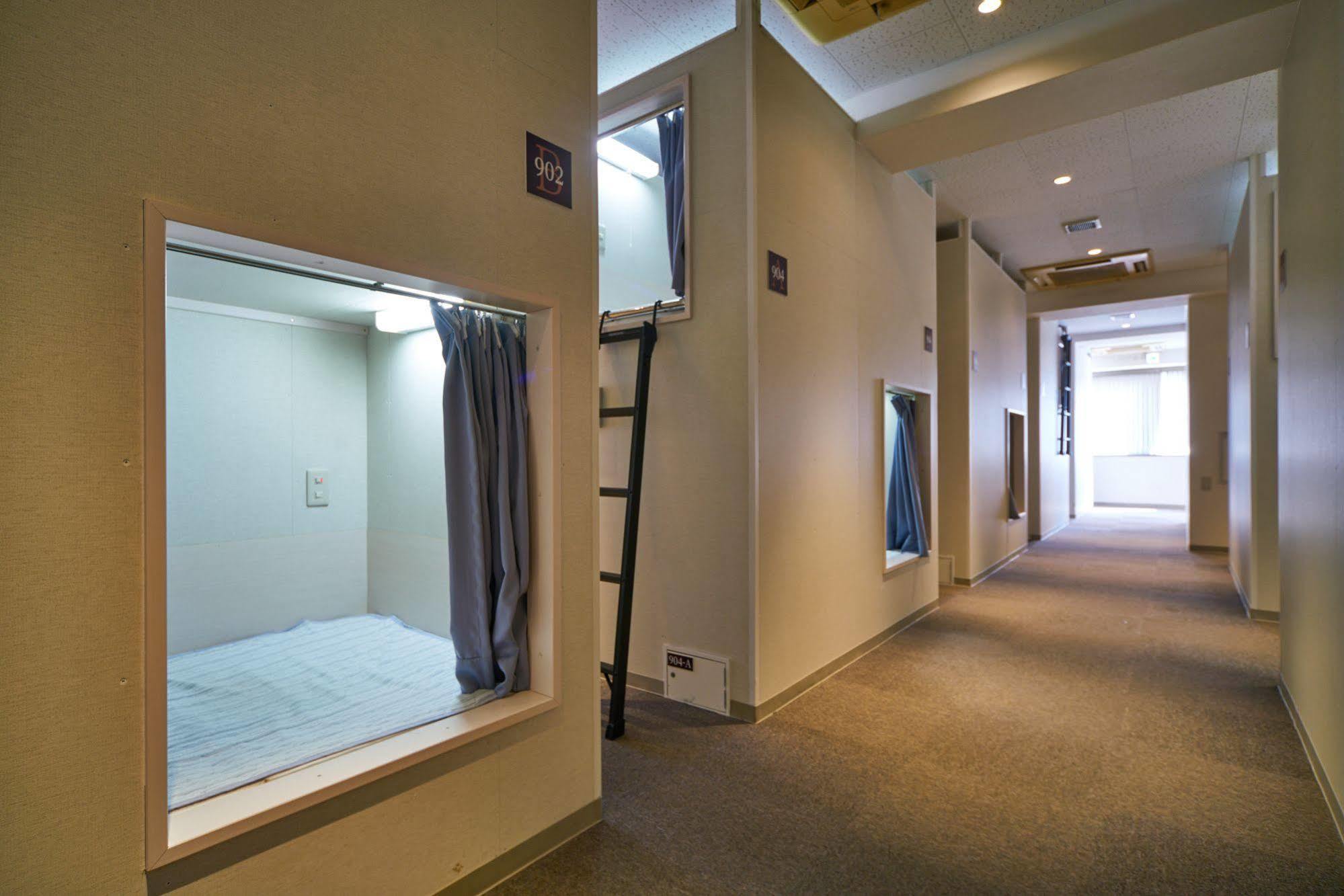 1 Night 1980 Asakusa Simple Capsulehotel Tokio